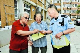 片警吃瓜爱工作,工作之余的温馨瞬间